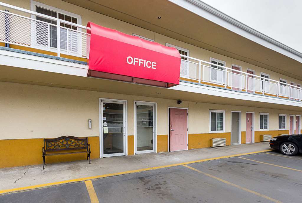 Rodeway Inn West Dodge Omaha Eksteriør billede