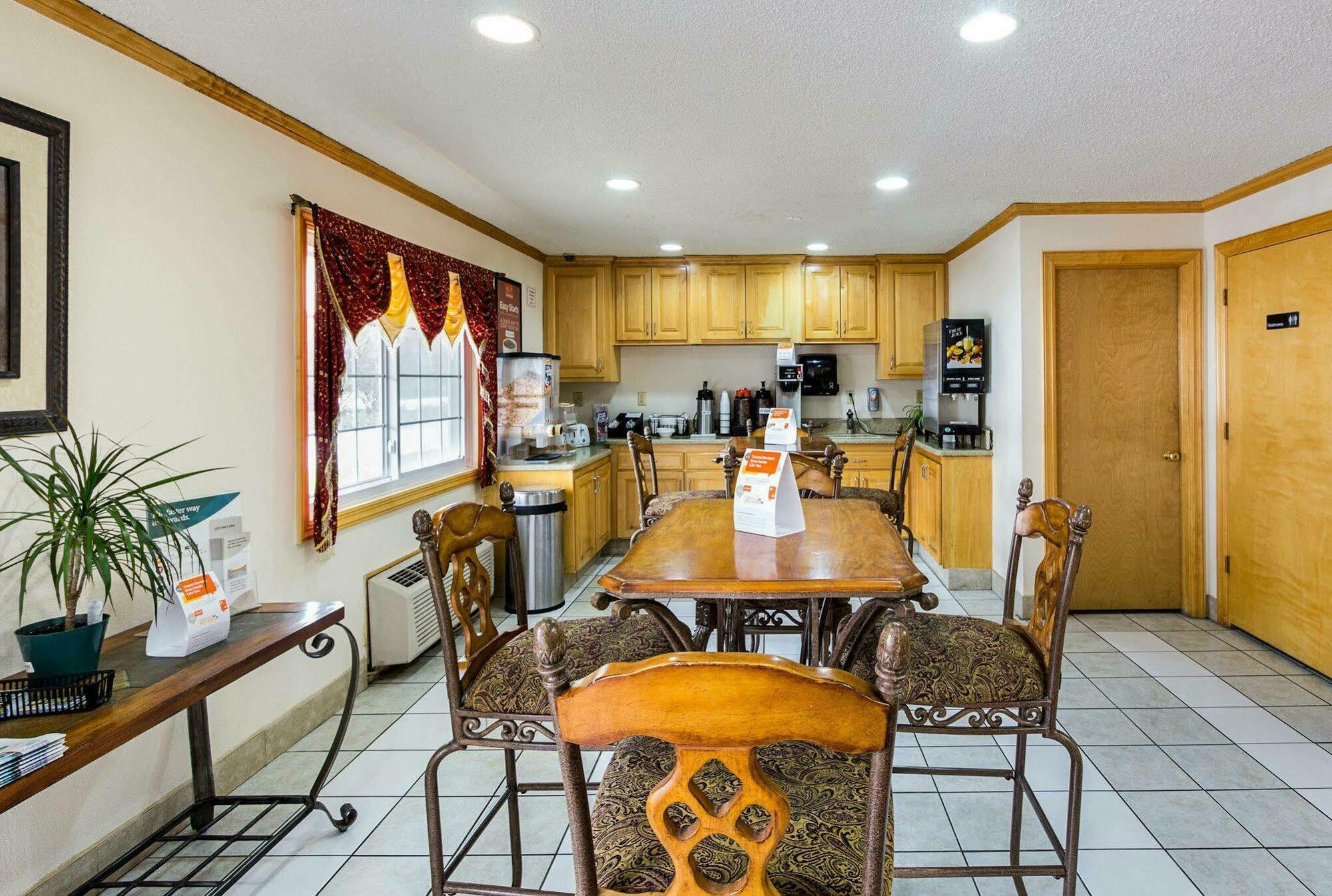 Rodeway Inn West Dodge Omaha Eksteriør billede